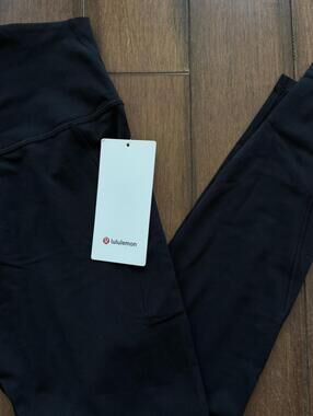 Lululemon Align High Rise 28" with pockets Black Leggings
